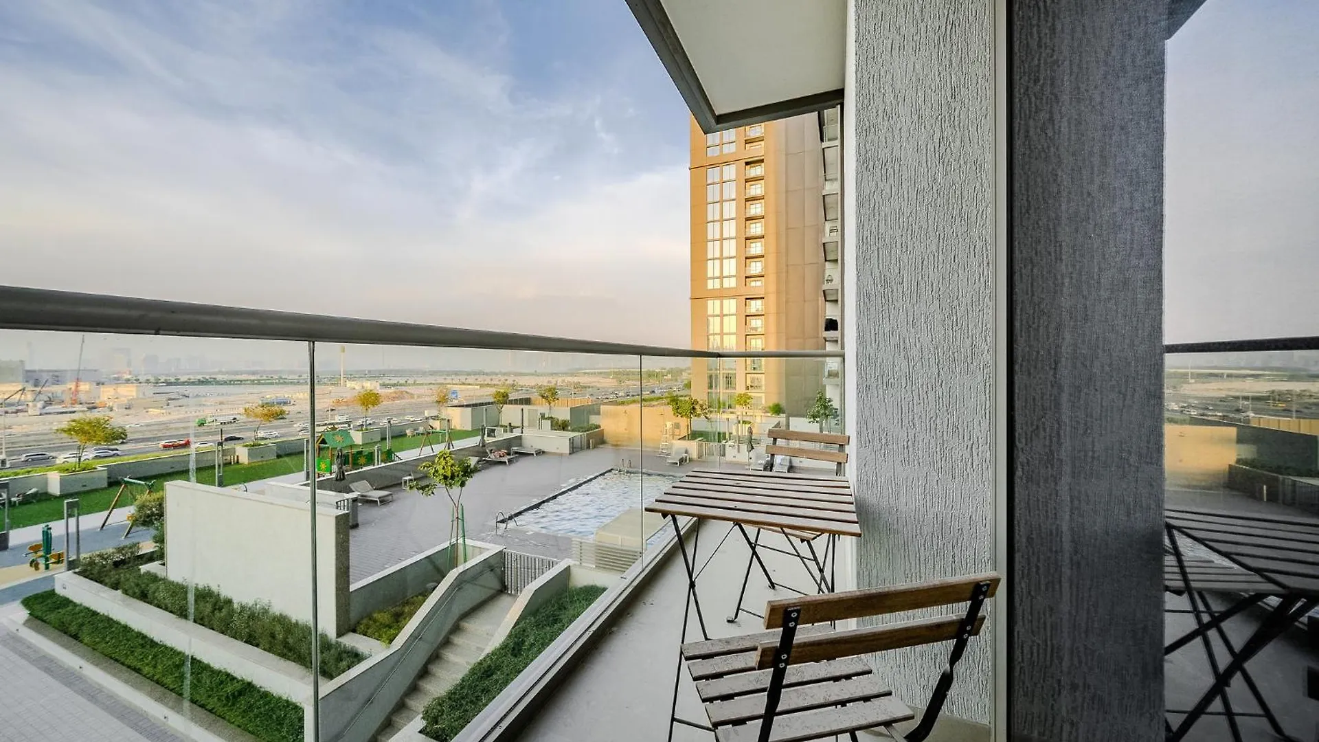 Extravagant 1Bdr Apartment In Mbr City Close To Downtown Dubaj