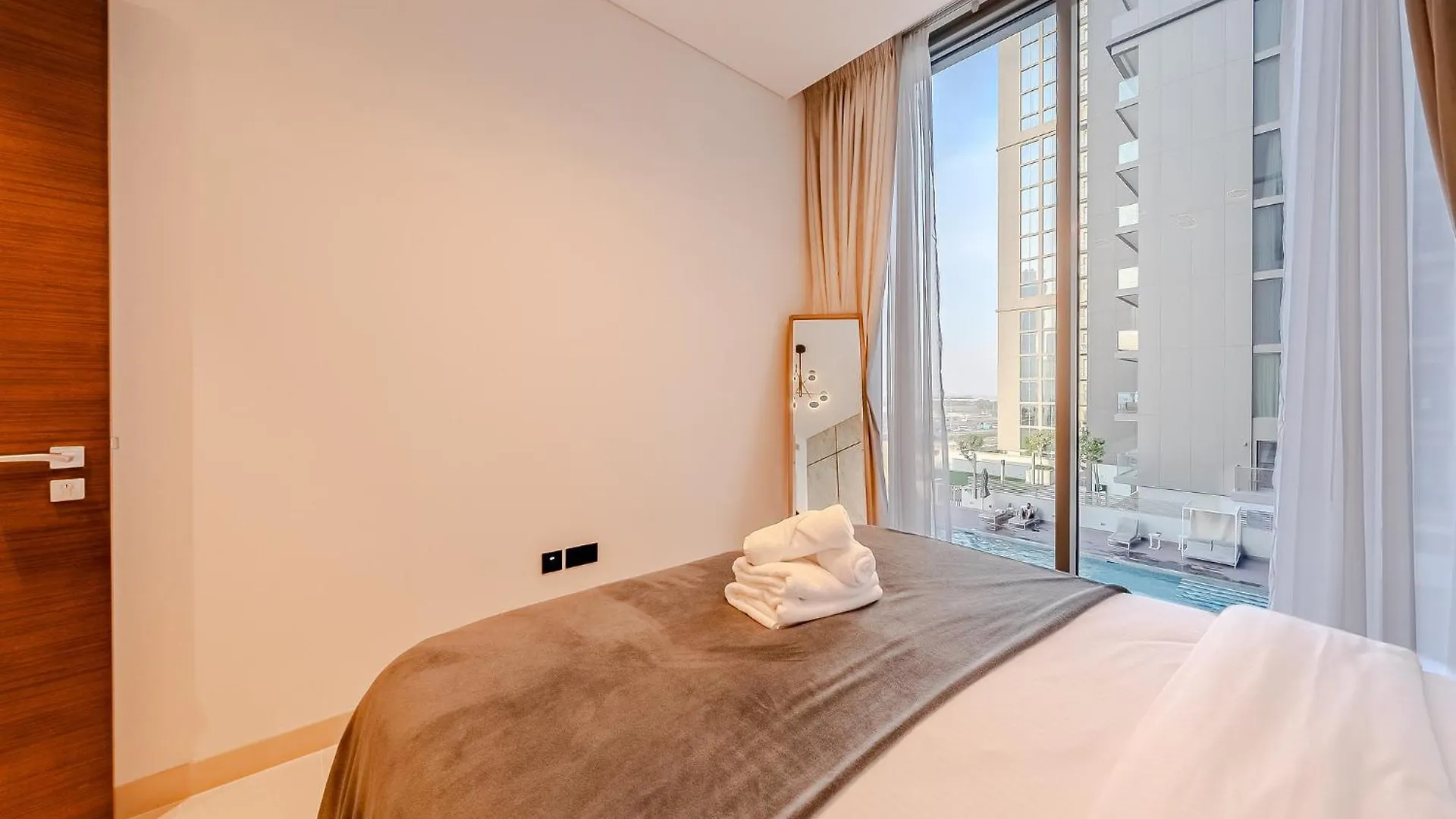 Extravagant 1Bdr Apartment In Mbr City Close To Downtown Dubaj